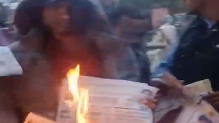 people of patori burnt the Hindustan dainik jagran paper
